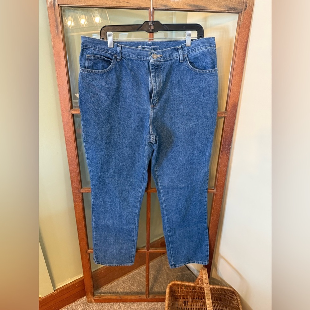 Lee Women’s Relaxed Fit Straight Leg Jeans 100% Cotton - Size 16